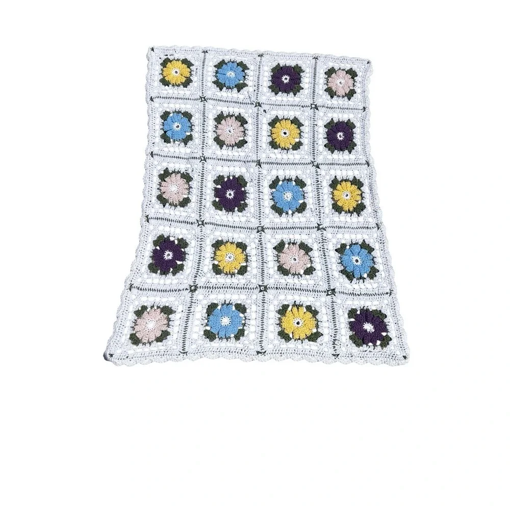 Vintage Hand Crocheted Granny Square Daisy Afghan Lap Throw Baby Blanket 48x32